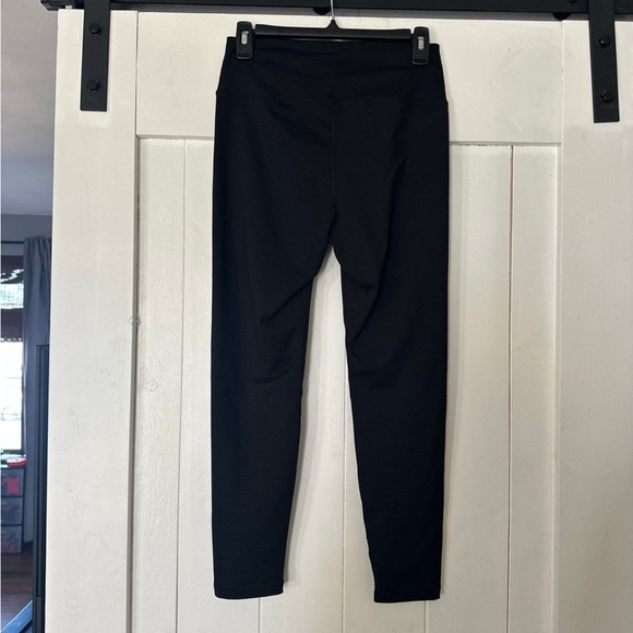 Old Navy Extra High Rise CloudComfy Leggings - Picture 4 of 4